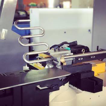 MÁQUINA PARA DOBRAR TUBO/ARAME